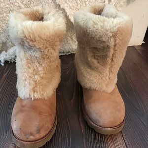 Fuzzy chestnut UGGS.